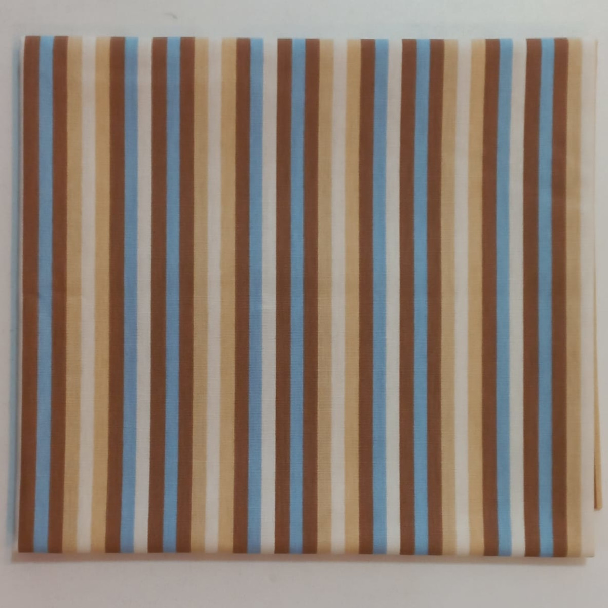 decoração aconchegante azul marrom