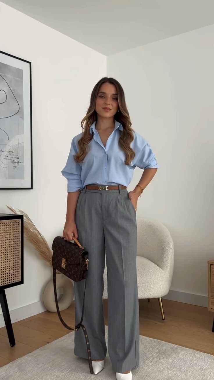 calça cinza com blusa branca