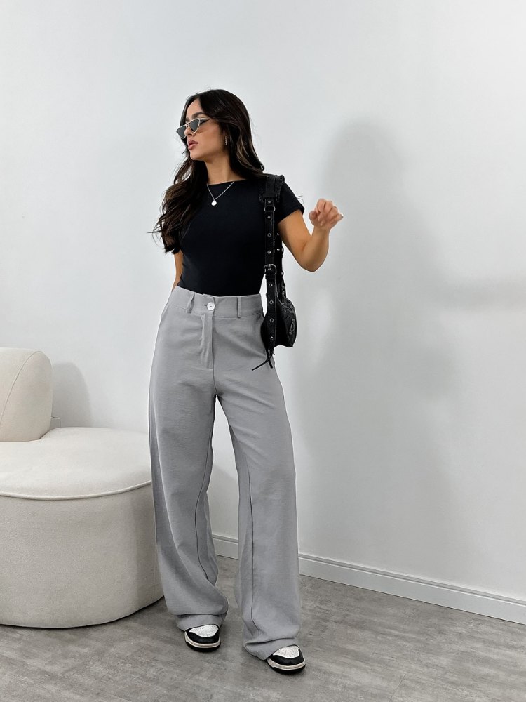 calça cinza e amarelo look