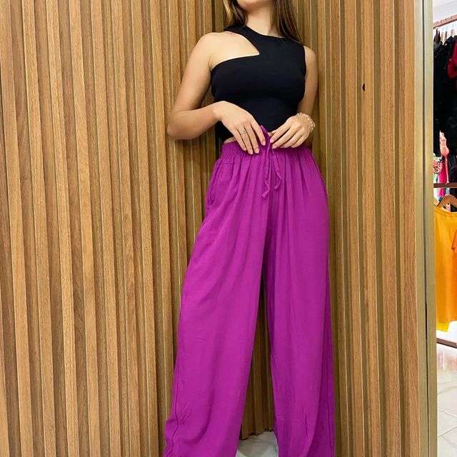 calça roxa pantalona