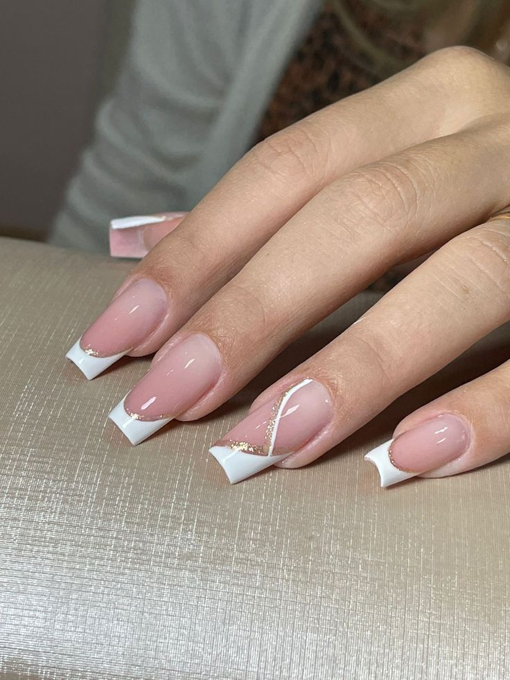 unhas brancas elegantes
