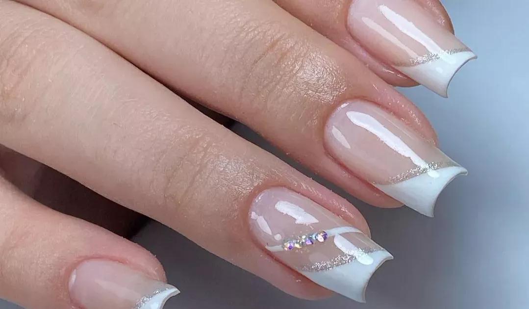 unhas peroladas brancas