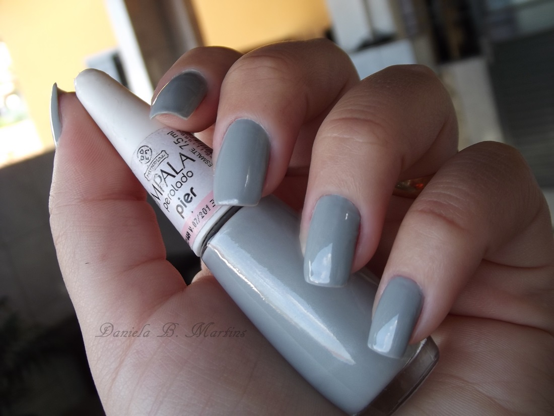 esmalte cinza claro fosco