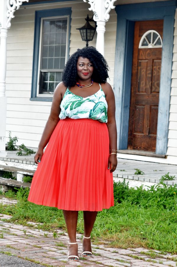 looks com saia plissada midi