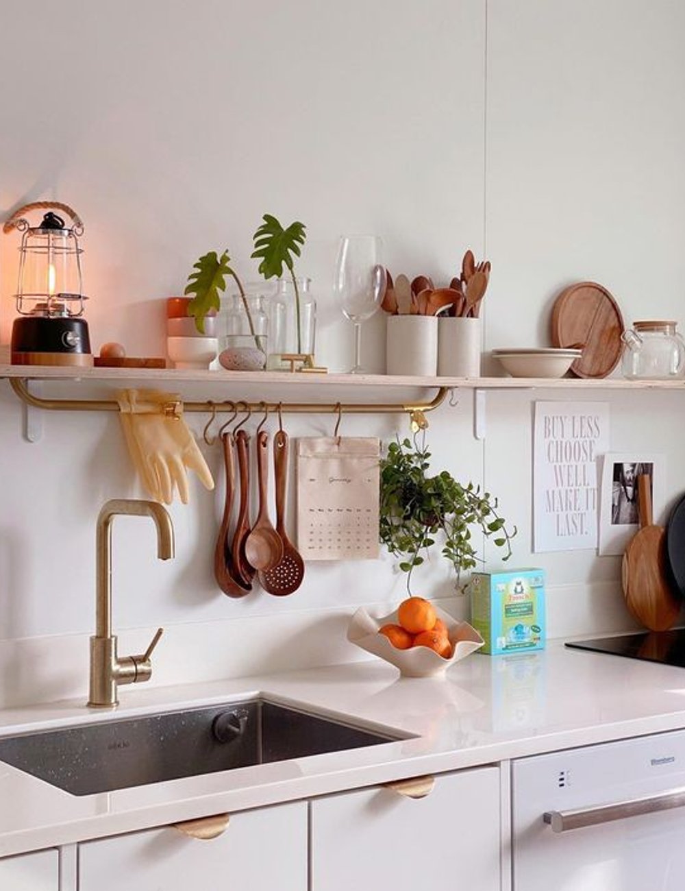 decoração cozinha pequena com prateleiras