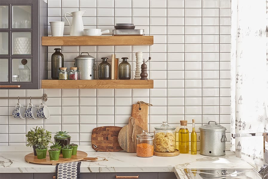 prateleiras para cozinha apertada