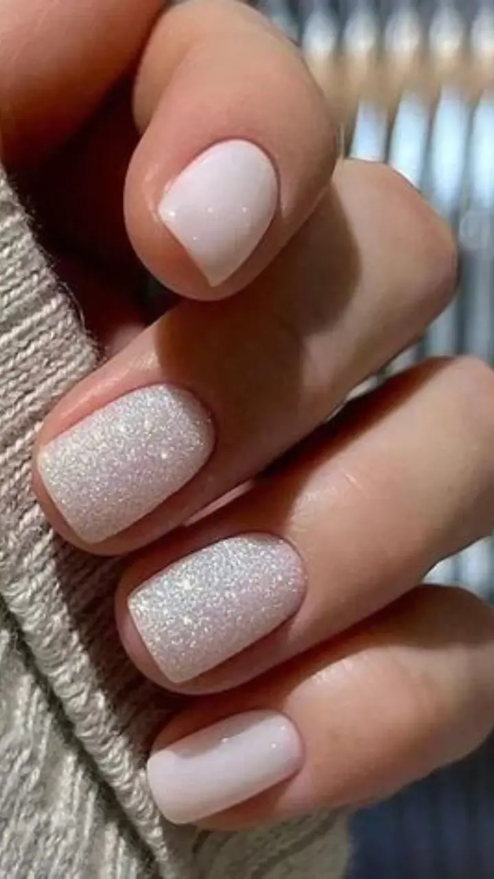 unhas curtas cinza