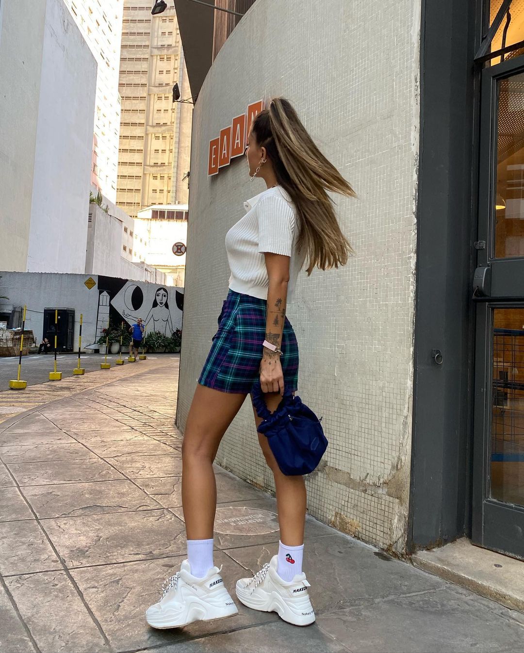looks modernos com tênis branco