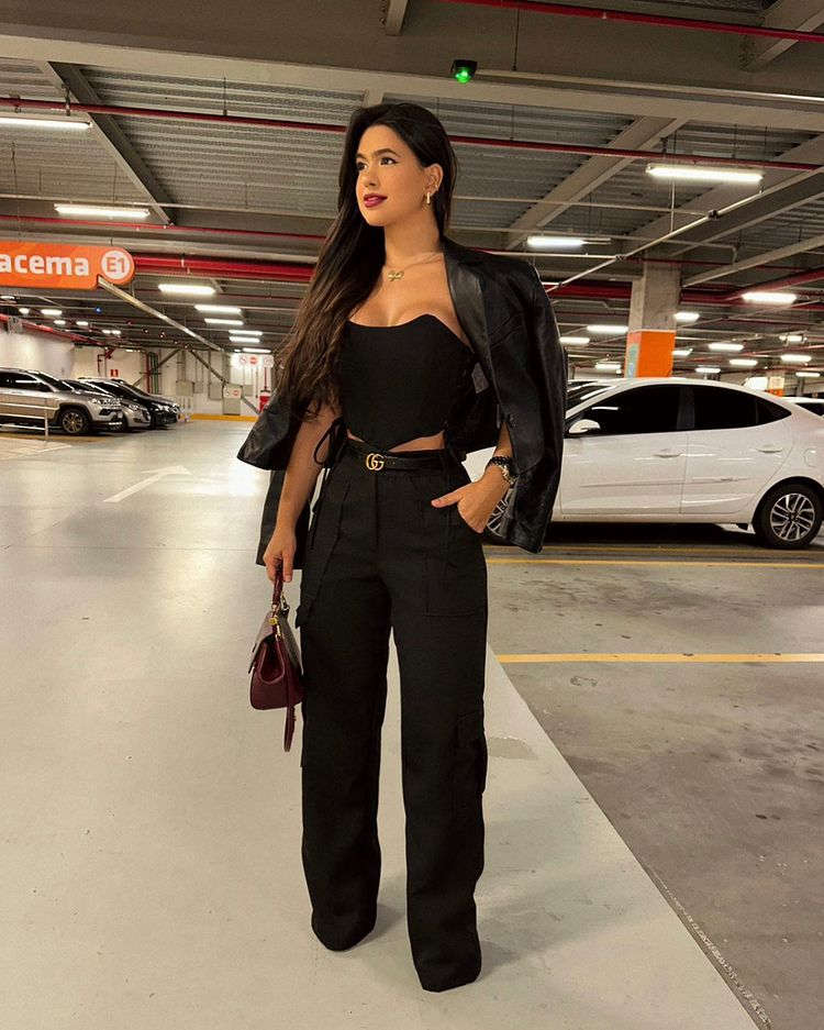 calça cargo preta cintura alta