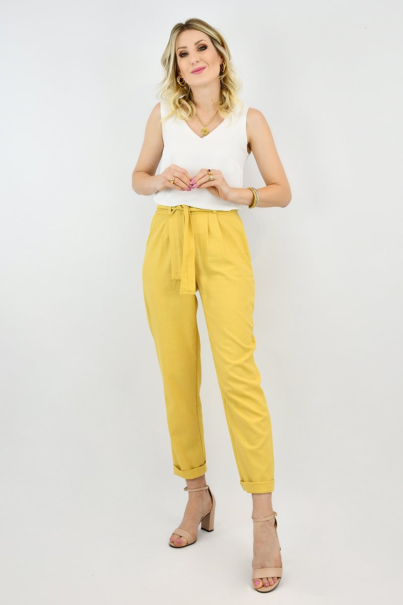 calça amarela pastel