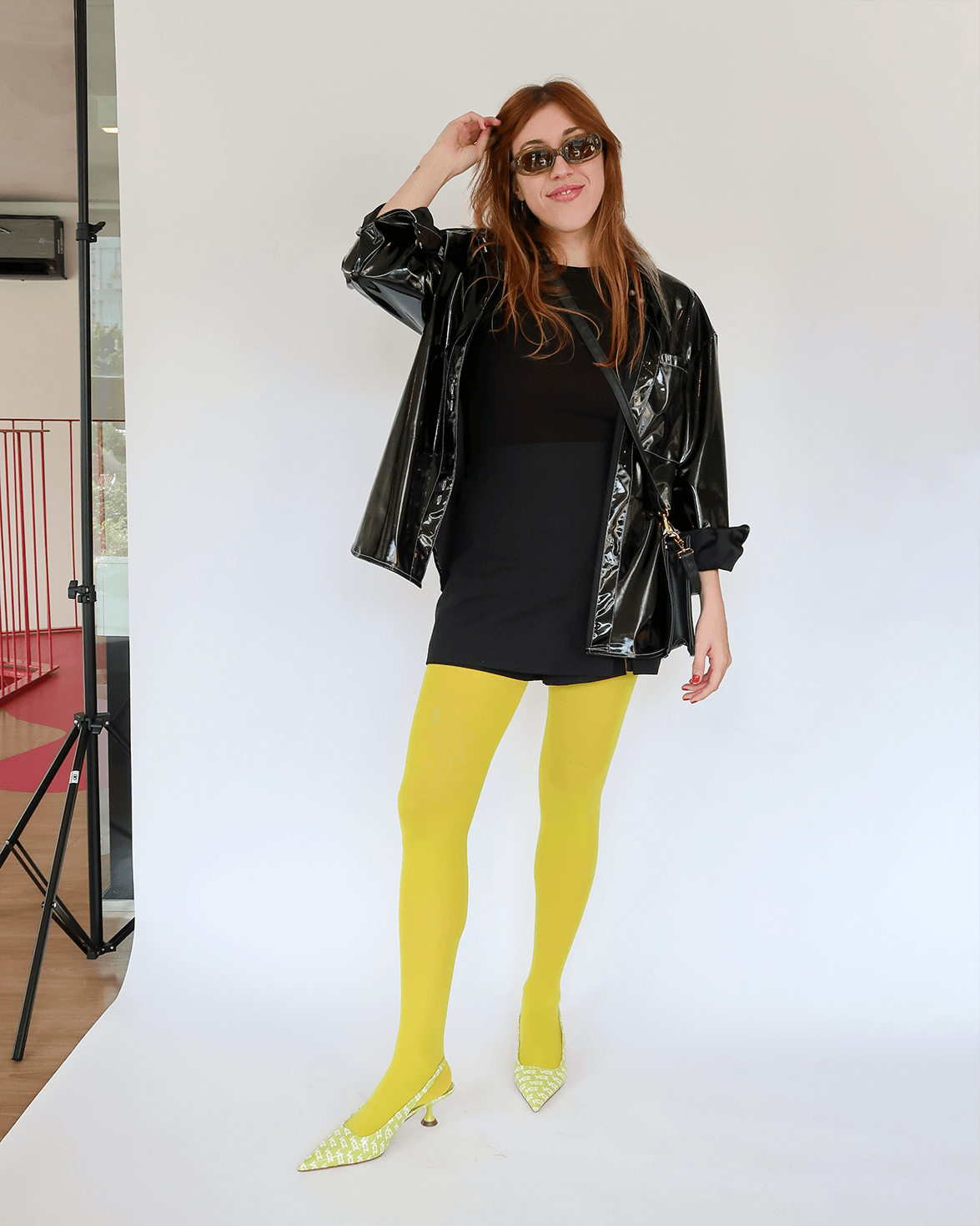 looks com calça amarela feminina