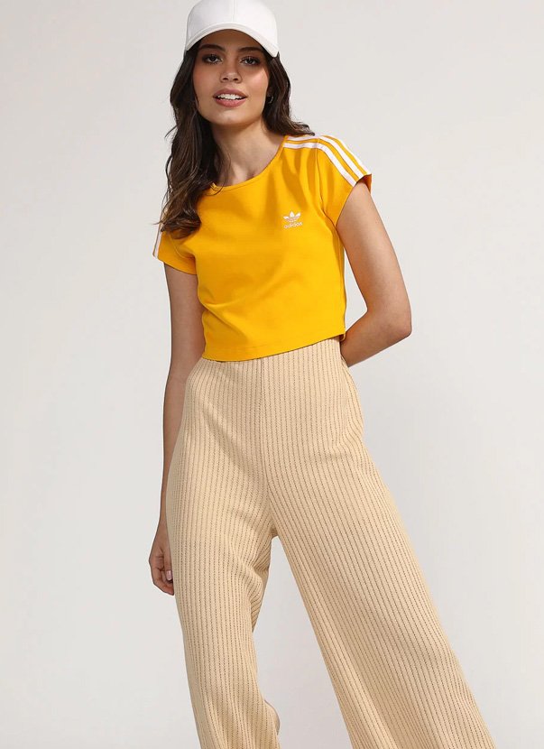calça amarela combina com que cor