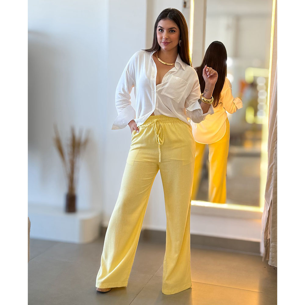 calça amarela pastel
