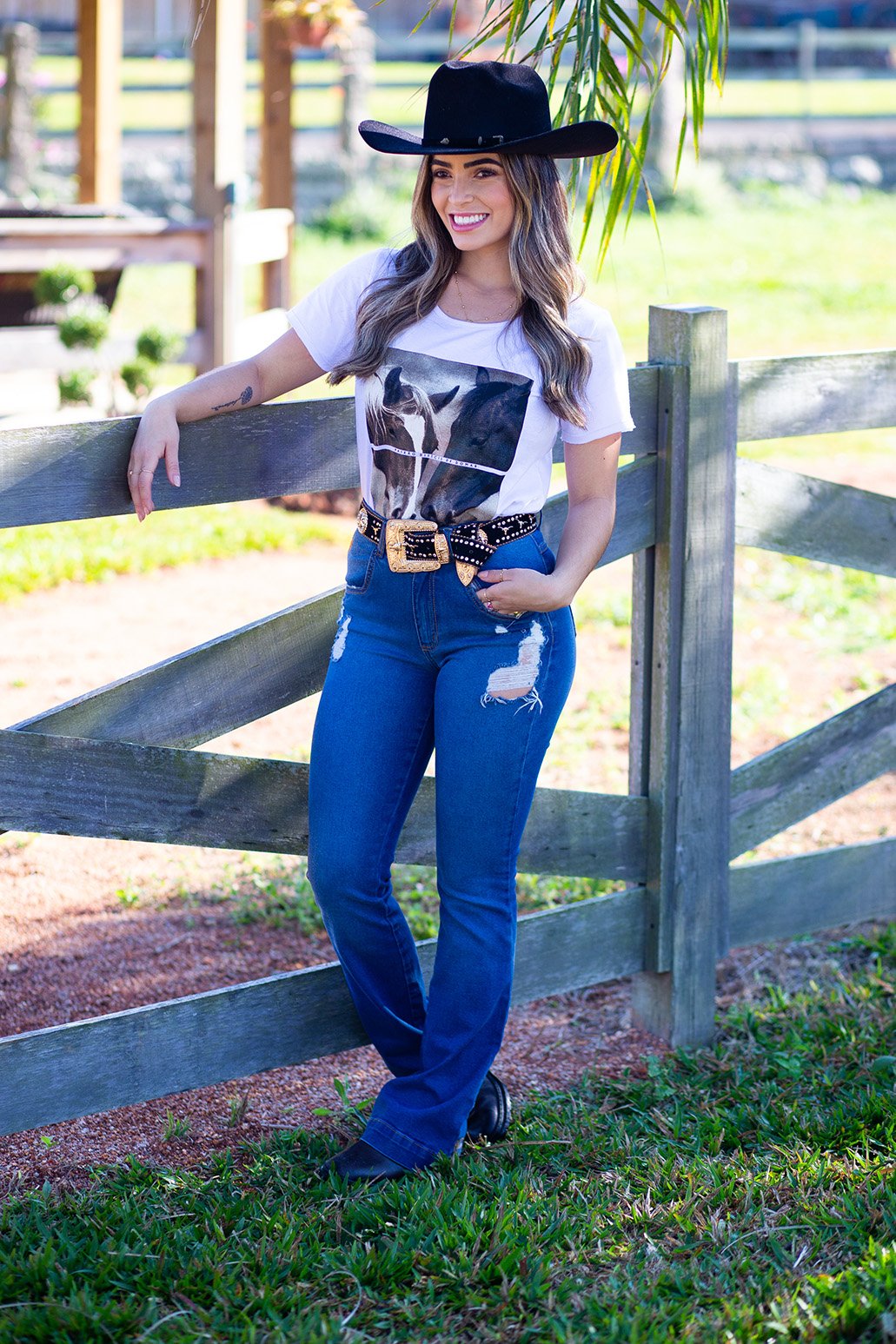 calça jeans boca de sino looks