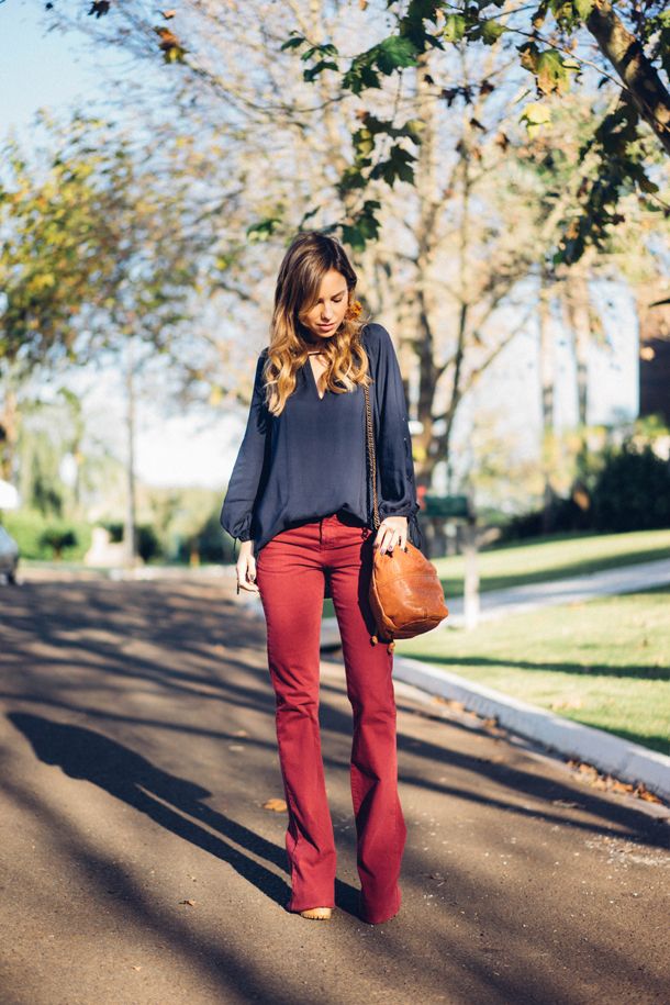 look calça flare vermelha alfaiataria
