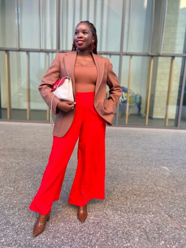 calça flare vermelha casual