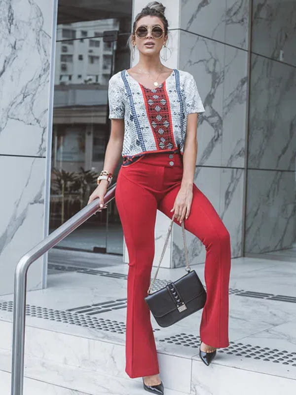 calça flare vermelha trabalho