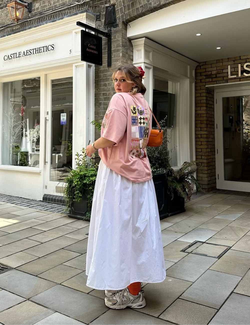 looks monocromáticos com tênis de luxo