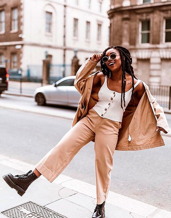 coturno bege feminino look casual