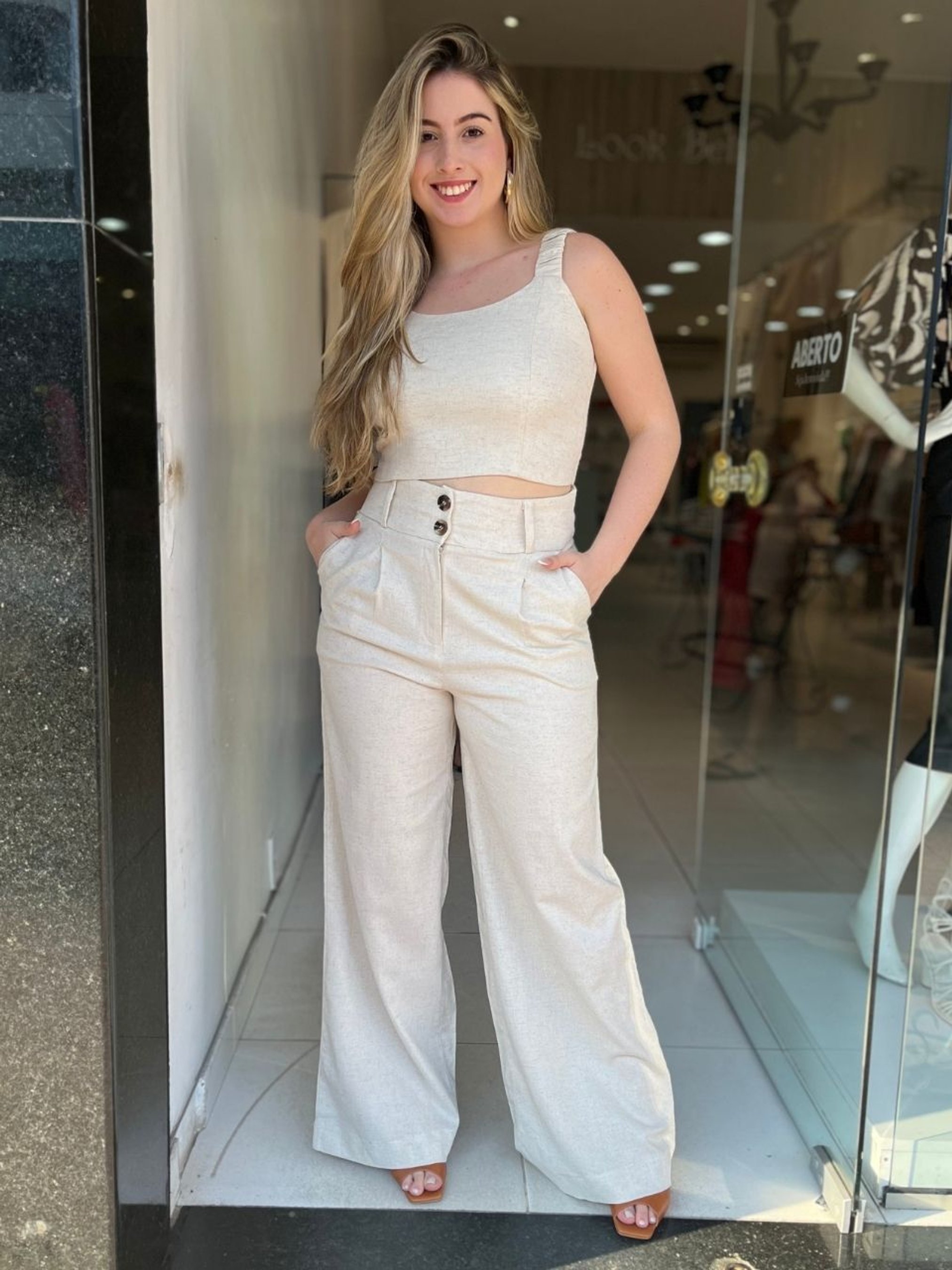 calça pantalona bege linho