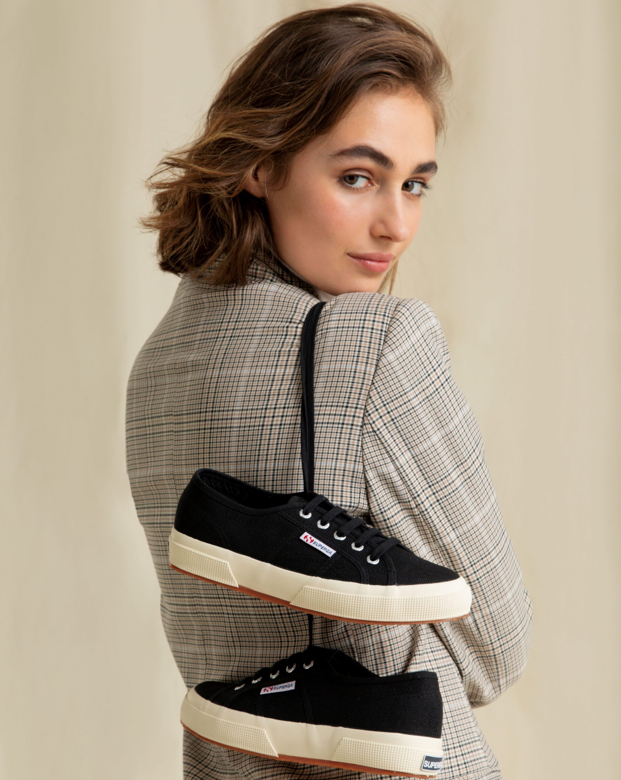 moda corporativa com tênis