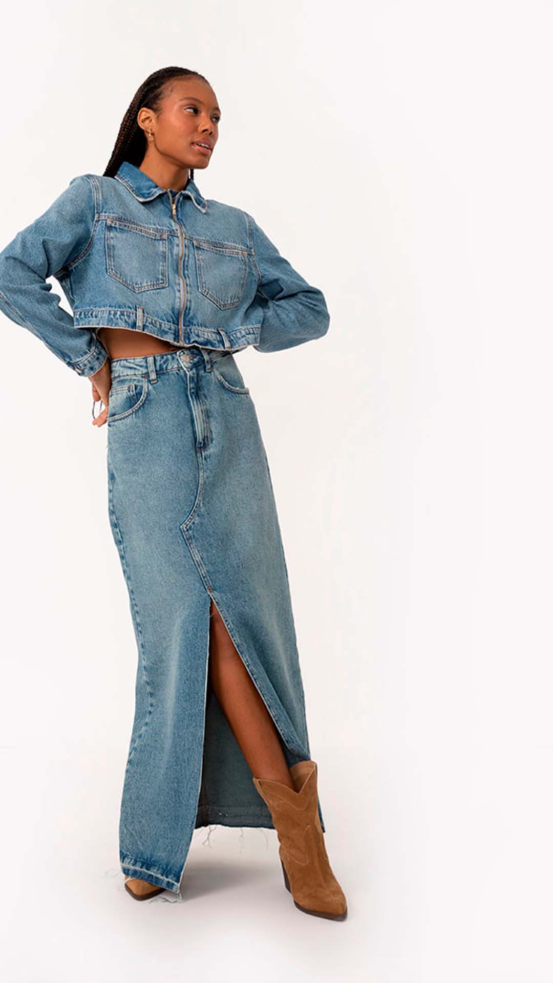 saia jeans longa com tênis