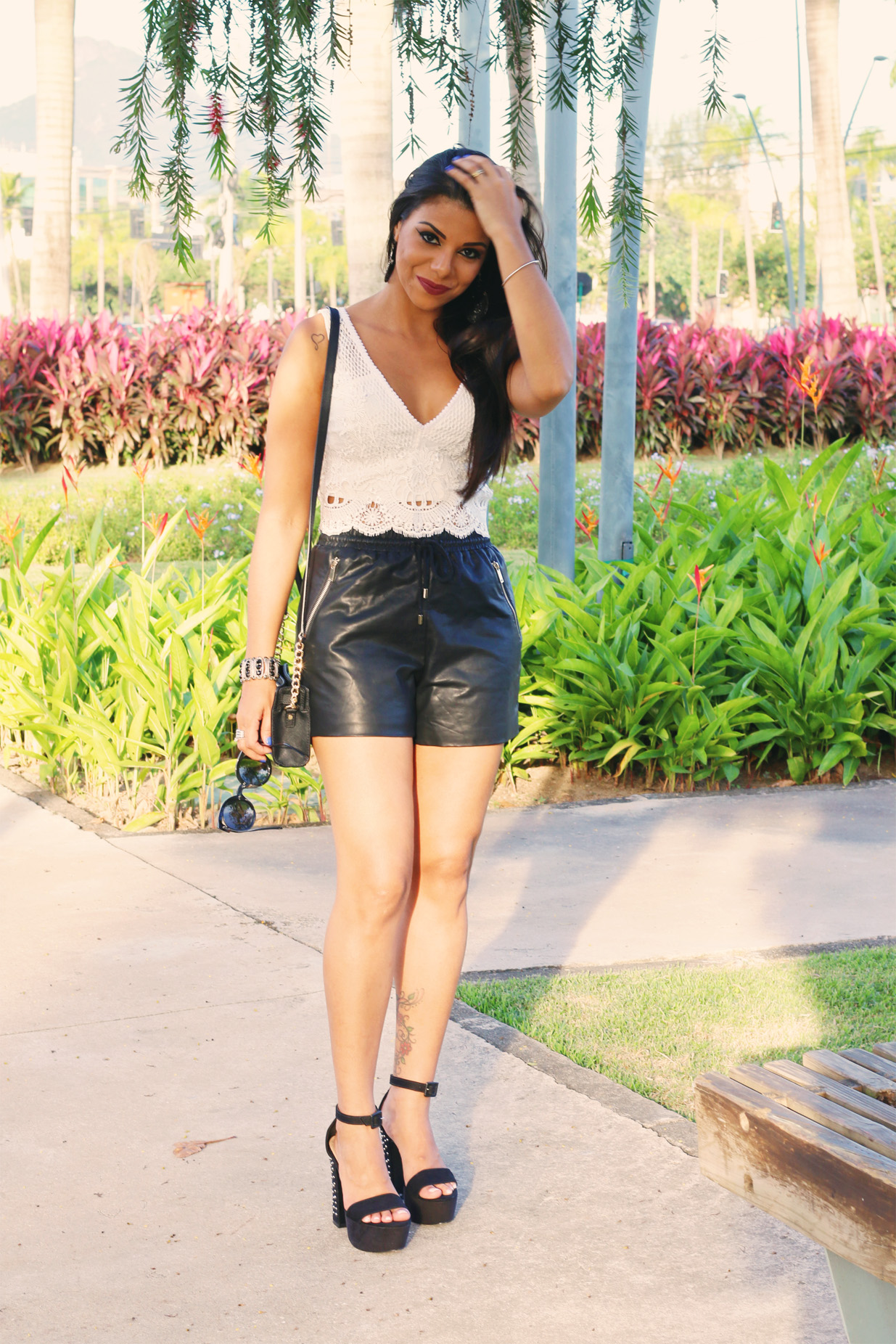 shorts de couro para jantar