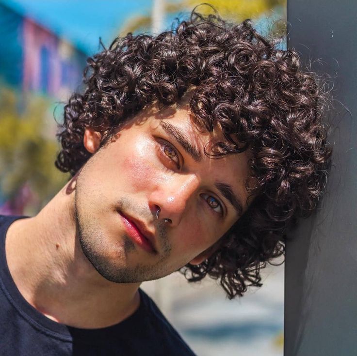 melhores cortes para cabelo cacheado curto homem