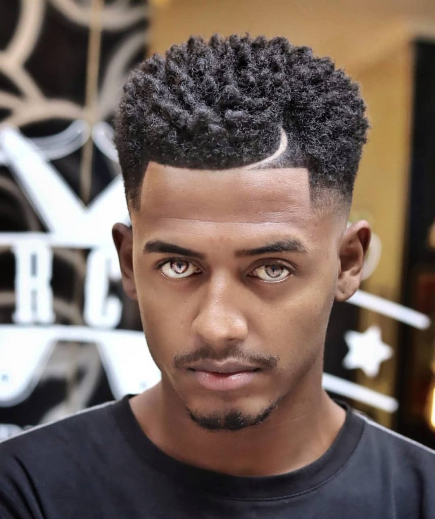 corte em camadas cabelo cacheado homem