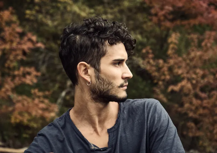 estilos de corte para cabelo cacheado homem