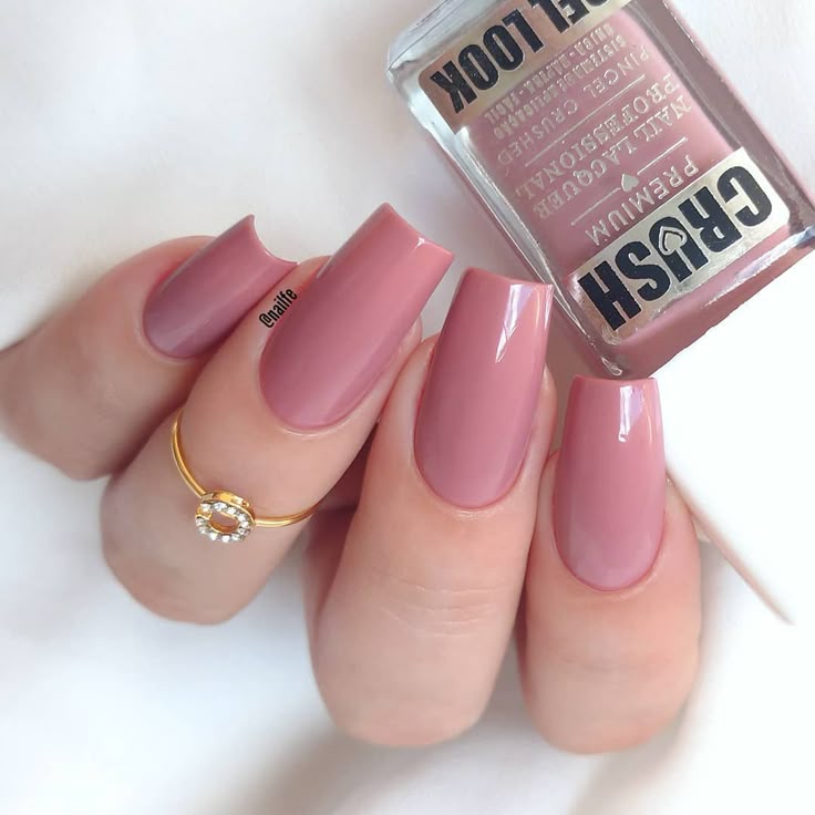 unhas nude rosado
