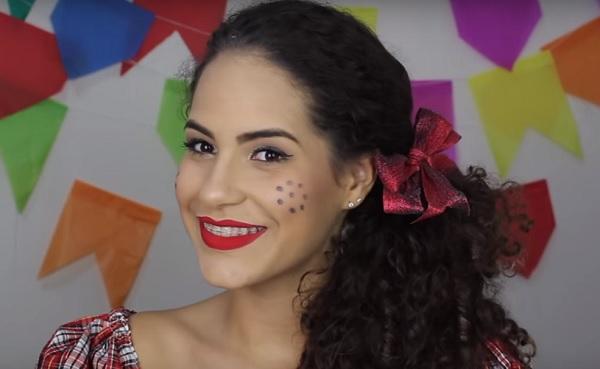 ideias penteado festa junina 2026 cabelo cacheado