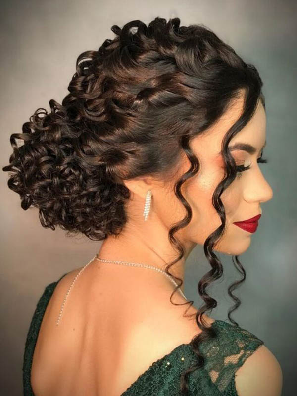 penteados para cabelo cacheado longo