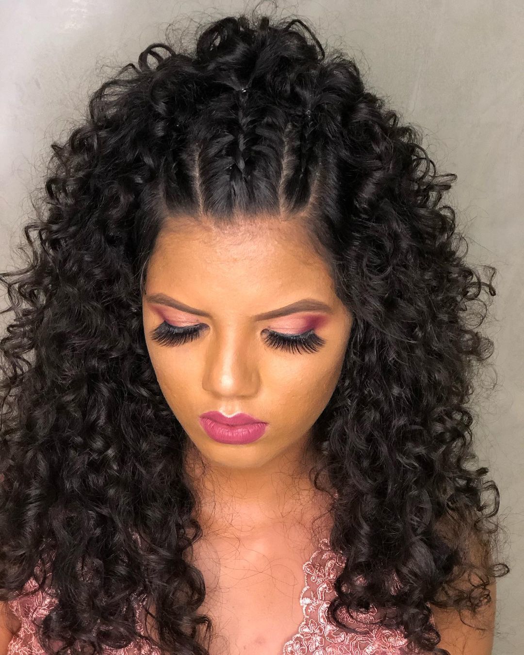 penteados com coque cabelo cacheado
