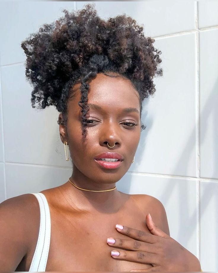 penteados para casamento cabelo cacheado madrinha