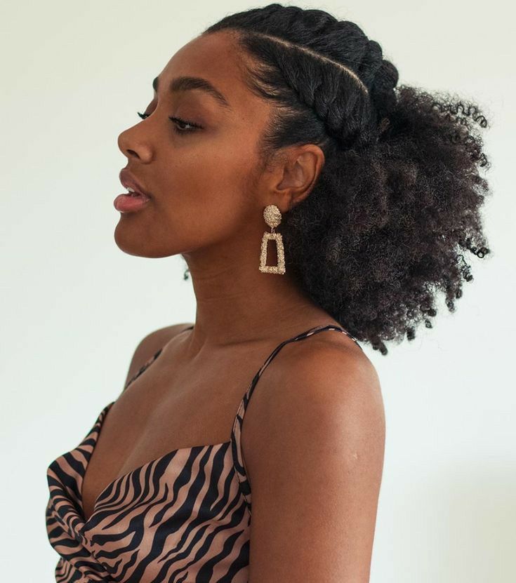 penteados para casamento cabelo cacheado convidada 2026