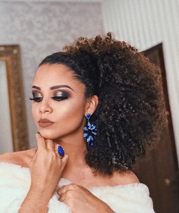 penteados para casamento cabelo crespo convidada