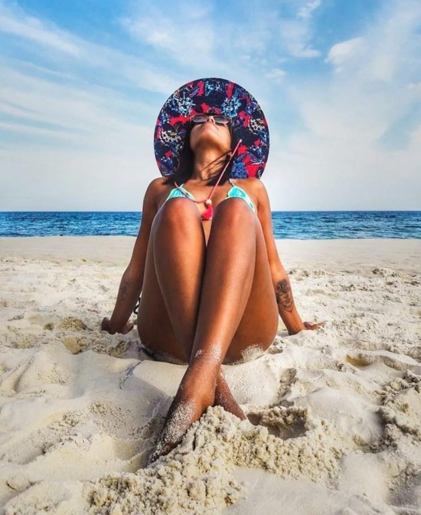 poses femininas praia