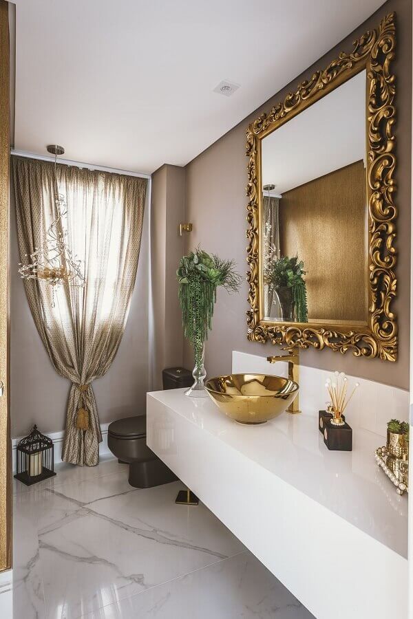 dourado e verde esmeralda
