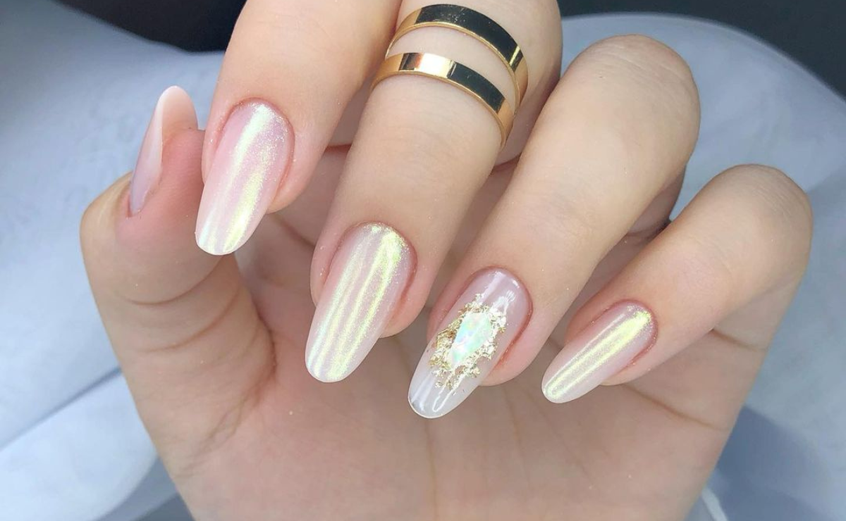 unha decorada delicada com glitter