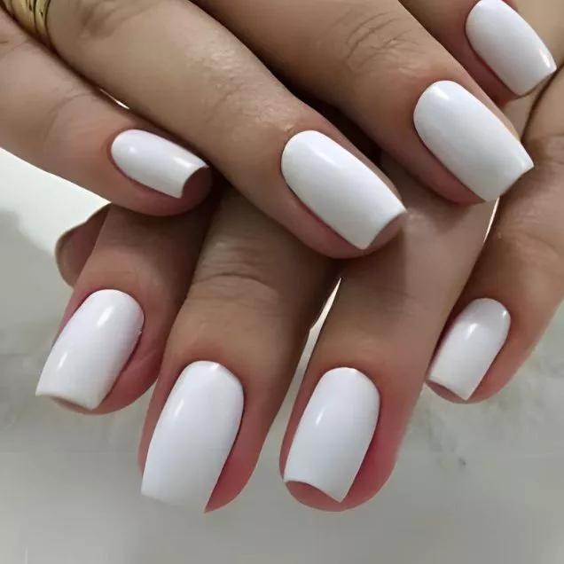 unhas com aspecto branco