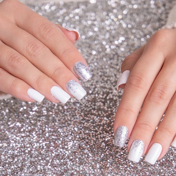 nail art branca