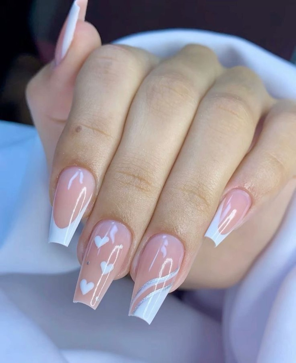 unhas francesinha branca