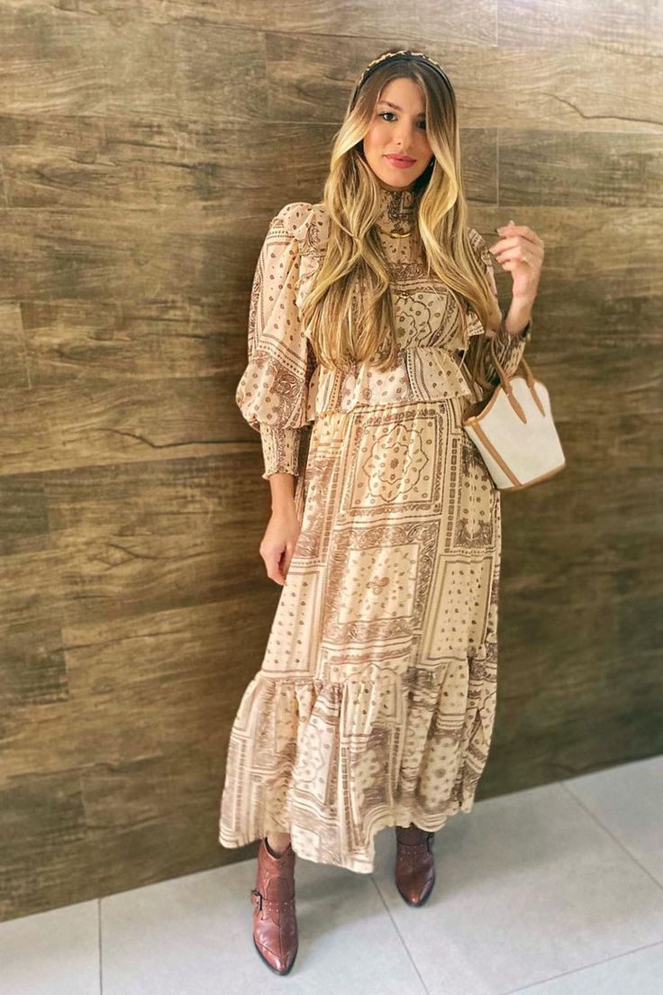 looks com vestido midi e bota cano curto