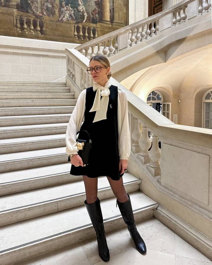 vestido midi com bota de couro